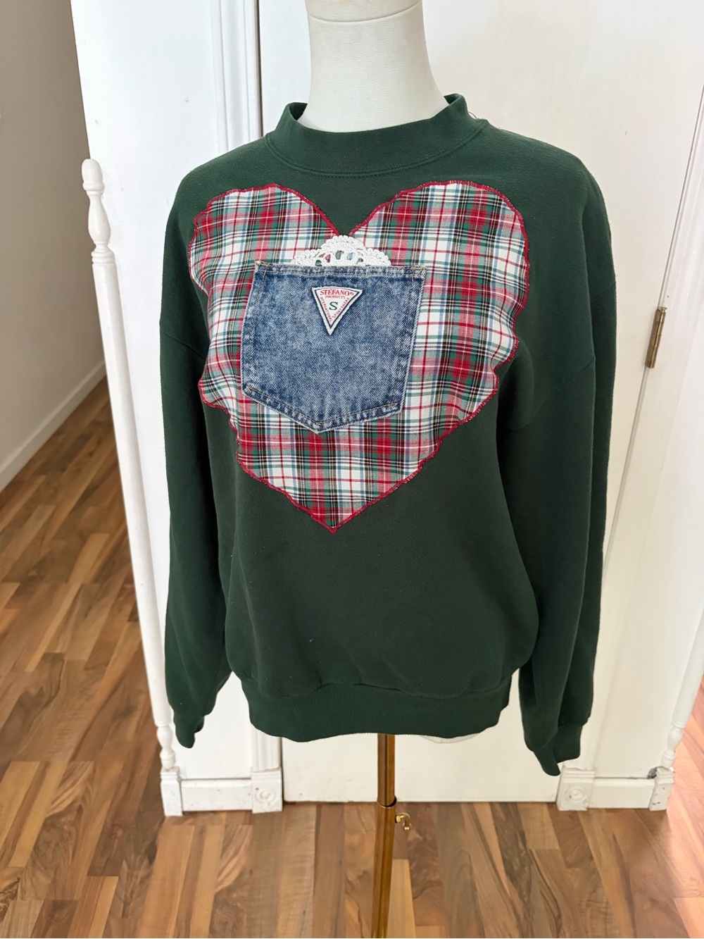 Vintage Dark Green Heart Plaid Patch Sweatshirt with Denim Pocket Detail, M, EUC